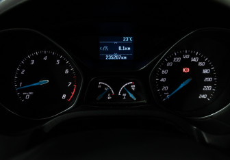 Подержанный автомобиль Ford Focus Sedan 2011 года (12 фото)