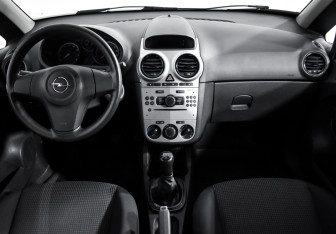 Подержанный автомобиль Opel Corsa 2013 года (14 фото)