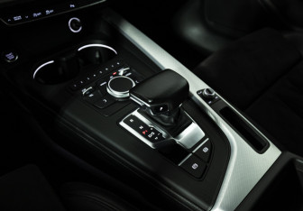 Подержанный автомобиль Audi A4 Sedan 2015 года (21 фото)