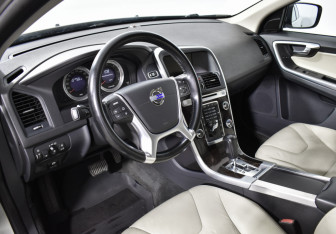Подержанный автомобиль Volvo XC60 2011 года (9 фото)