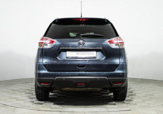 Подержанный автомобиль Nissan X-Trail 2015 года (6 фото)