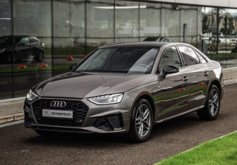 Подержанный автомобиль Audi A4 Sedan 2021 года (3 фото)
