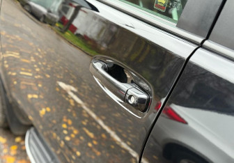 Подержанный автомобиль Toyota Land Cruiser Prado 2015 года (18 фото)