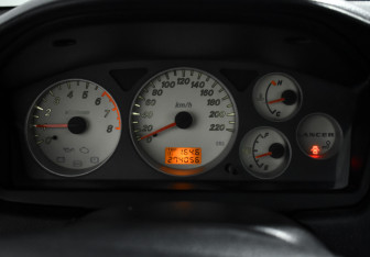 Подержанный автомобиль Mitsubishi Lancer Sedan 2005 года (16 фото)