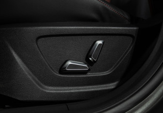 Подержанный автомобиль Geely Coolray 2023 года (18 фото)