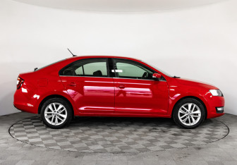 Подержанный автомобиль Skoda Rapid Liftback 2017 года (4 фото)