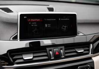 Подержанный автомобиль BMW X1 2021 года (14 фото)