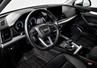 Подержанный автомобиль Audi Q5 2021 года (9 фото)