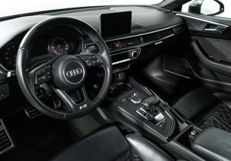 Подержанный автомобиль Audi A5 Coupe 2017 года (11 фото)