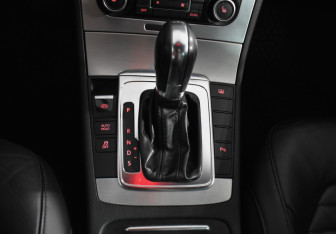 Подержанный автомобиль Volkswagen Passat Sedan 2011 года (16 фото)