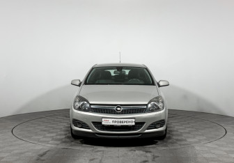 Подержанный автомобиль Opel Astra Hatchback 2008 года (2 фото)