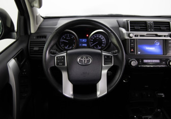 Подержанный автомобиль Toyota Land Cruiser Prado 2015 года (10 фото)