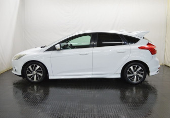 Подержанный автомобиль Ford Focus Hatchback 2013 года (8 фото)