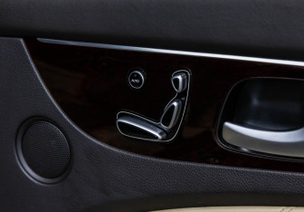 Подержанный автомобиль Hyundai Equus 2012 года (29 фото)