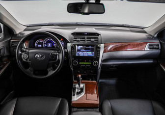 Подержанный автомобиль Toyota Camry Sedan 2013 года (10 фото)