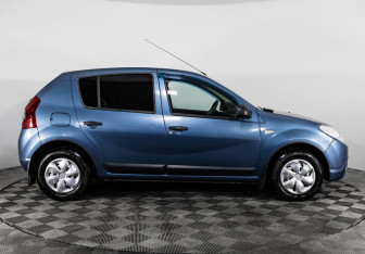 Подержанный автомобиль Renault Sandero 2012 года (4 фото)