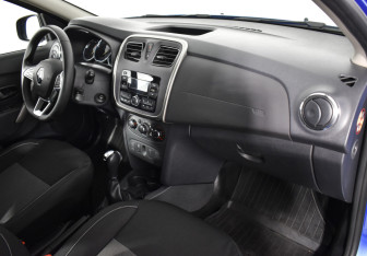 Подержанный автомобиль Renault Sandero 2020 года (12 фото)