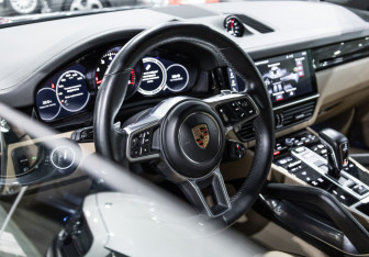Подержанный автомобиль Porsche Cayenne 2018 года (24 фото)