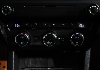 Подержанный автомобиль Skoda Octavia Wagon 2014 года (16 фото)