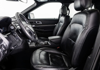 Подержанный автомобиль Ford Explorer 2017 года (20 фото)