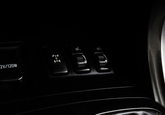 Подержанный автомобиль Toyota Land Cruiser Prado 2003 года (16 фото)