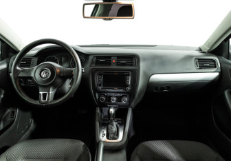 Подержанный автомобиль Volkswagen Jetta Sedan 2011 года (13 фото)