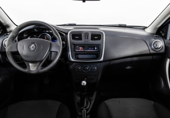 Подержанный автомобиль Renault Logan Sedan 2016 года (10 фото)