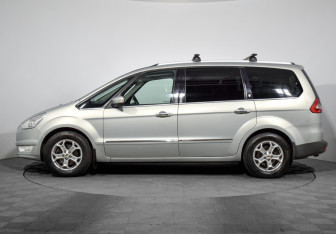 Подержанный автомобиль Ford Galaxy 2010 года (8 фото)