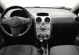 Подержанный автомобиль Opel Corsa 2012 года (13 фото)