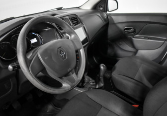 Подержанный автомобиль Renault Logan Sedan 2018 года (9 фото)