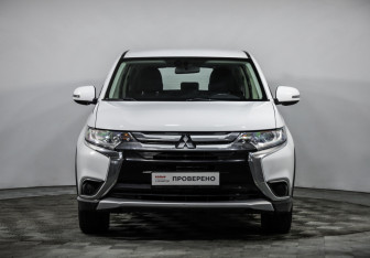 Подержанный автомобиль Mitsubishi Outlander 2017 года (2 фото)