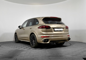Подержанный автомобиль Porsche Cayenne 2015 года (7 фото)