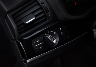 Подержанный автомобиль BMW X4 2016 года (21 фото)