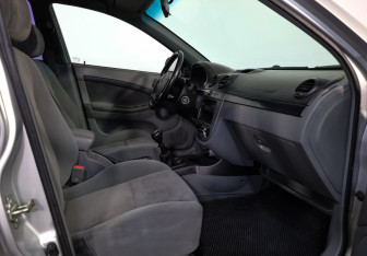 Подержанный автомобиль Chevrolet Lacetti Wagon 2007 года (19 фото)