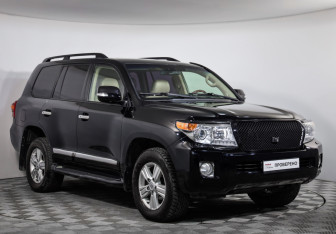 Подержанный автомобиль Toyota Land Cruiser Suv 2013 года (3 фото)