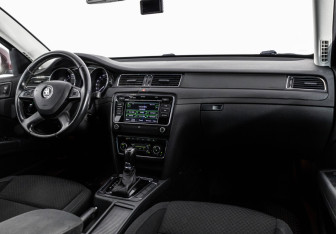 Подержанный автомобиль Skoda Superb Liftback 2014 года (9 фото)