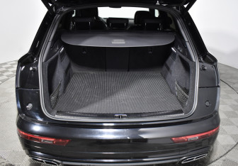 Подержанный автомобиль Audi Q5 2023 года (20 фото)