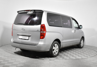 Подержанный автомобиль Hyundai Grand Starex 2014 года (5 фото)