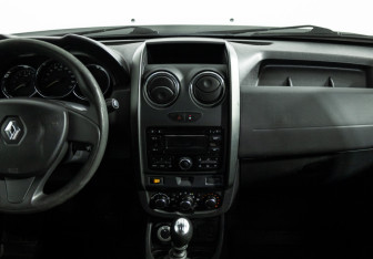 Подержанный автомобиль Renault Duster 2015 года (14 фото)