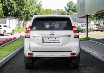 Подержанный автомобиль Toyota Land Cruiser Prado 2017 года (7 фото)