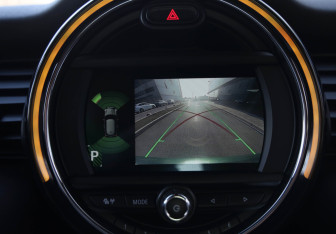 Подержанный автомобиль MINI Hatch 2019 года (26 фото)