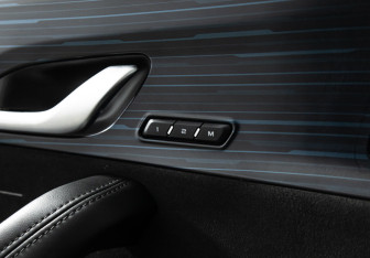 Подержанный автомобиль Geely Monjaro 2024 года (17 фото)