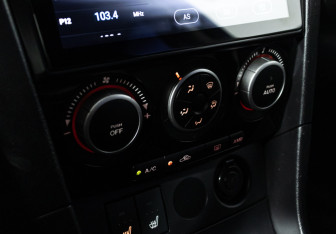 Подержанный автомобиль Mazda 3 Sedan 2008 года (16 фото)