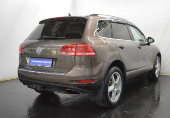Подержанный автомобиль Volkswagen Touareg 2011 года (5 фото)