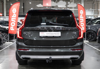 Подержанный автомобиль Volvo XC90 2018 года (10 фото)