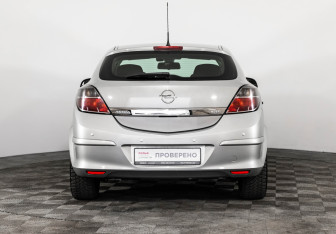 Подержанный автомобиль Opel Astra Hatchback 2010 года (6 фото)