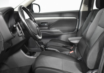 Подержанный автомобиль Mitsubishi Outlander 2013 года (10 фото)