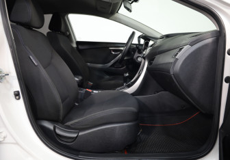 Подержанный автомобиль Hyundai Elantra Sedan 2013 года (18 фото)