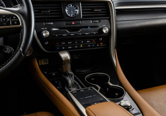 Подержанный автомобиль Lexus RX 2019 года (14 фото)