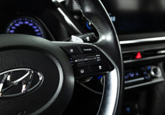 Подержанный автомобиль Hyundai Sonata 2019 года (16 фото)